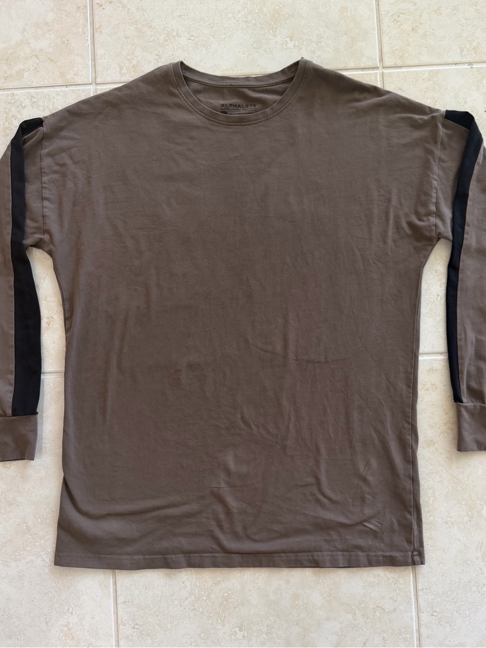 ALPHALETE Shirt Mens L Brown Long Sleeve Crewneck Tagless Cotton Spandex Logo